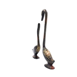 Enhance your home decor with this elegant pair of brass swan statues, featuring finely hand-etched patterns and stylish golden accents.